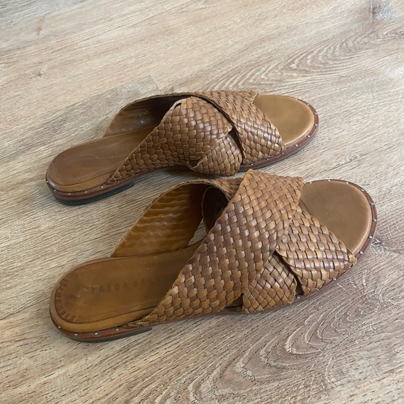 Freda Salvador  size 8 slides - Picture 2 of 6